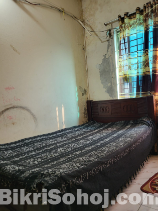 ব্যাবহৃত সেমি ডাবল খাট